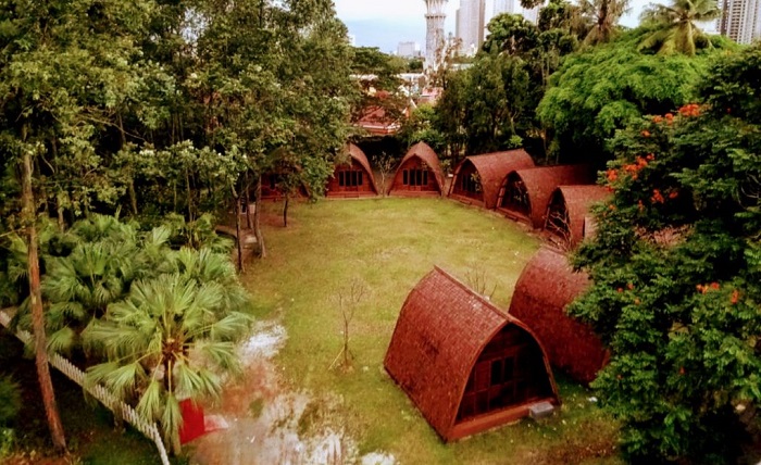 Campark Ancol merupakan fasilitas penginapan yang berada di area Allianz Ecopark, Taman Impian Jaya Ancol.