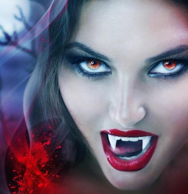 https://i.postimg.cc/sf43W1Xk/img-diy-costume-ideas-female-vampire-costume-7344-600.jpg