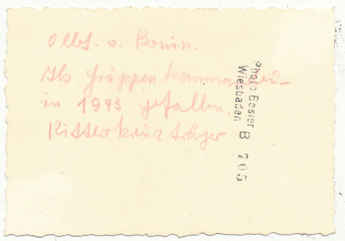 Foto Hubertus von Bonin vor Me 109 Flugzeug Kommandeur JG 54 gefallen Osten 1943 (1)