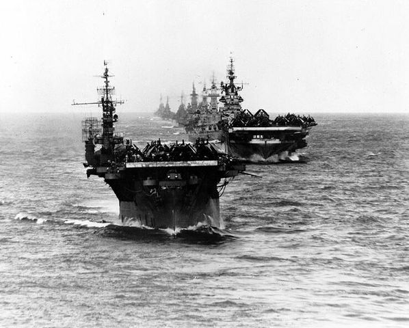Convoy de la armada estadounidense hacia Okinawa Convoy de la armada estadounidense hacia Okinawa