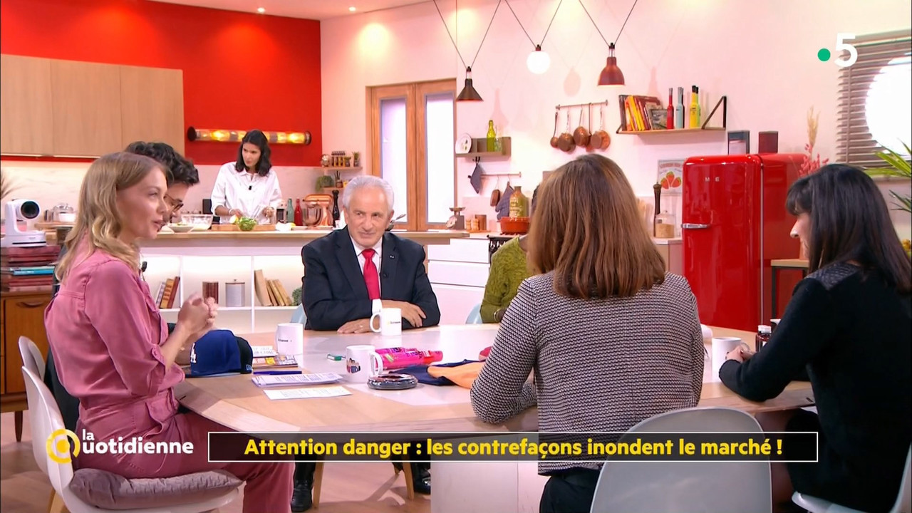27 December - 10.45.00 - La quotidienne. Entourés d'experts-chro