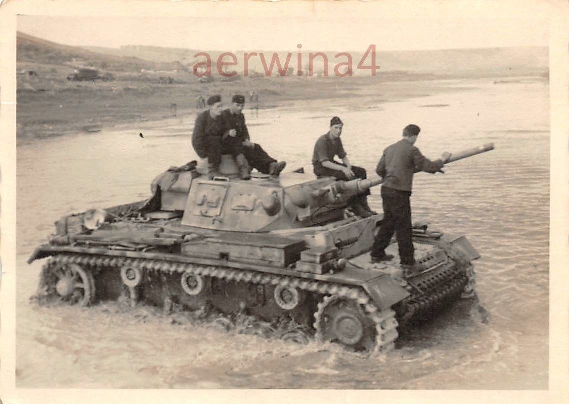 Panzer III überquert Fluß Donezgebiet Ukraine Ostfront