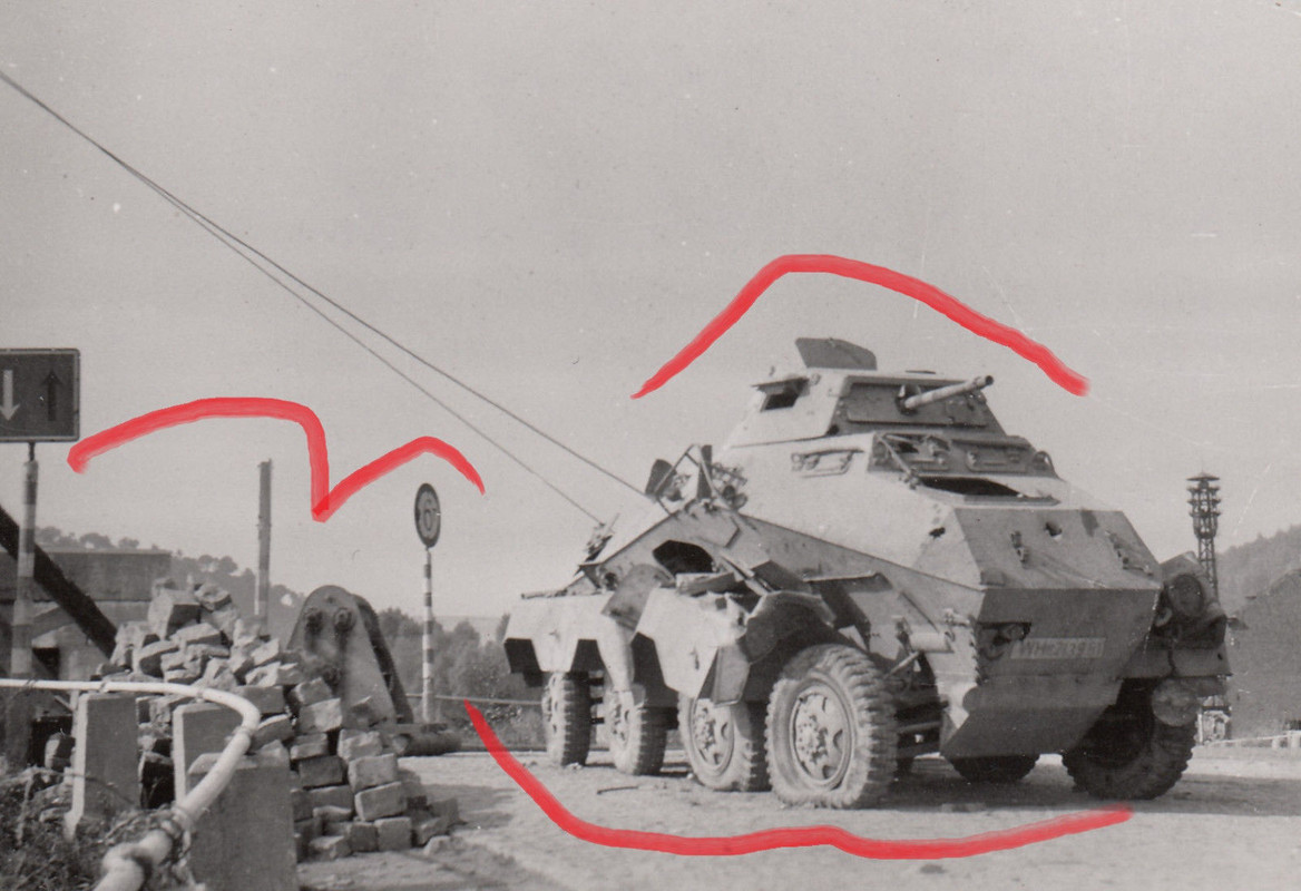 Foto WH Soldat zerstörter SPW Panzerspähwagen Tank Grenze Kennun
