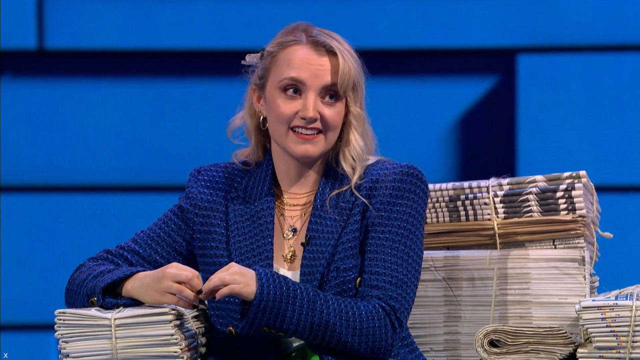 Evanna Lynch 041121.mp4_snapshot_09.34_[2021.11.04_23.56.38]