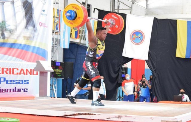 Venezolano Keydomar Vallenilla gana medalla de oro y establece récord en Panamericano de pesas Keydomar