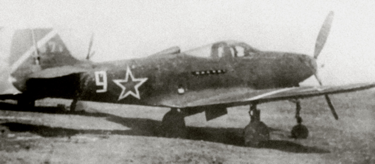 Bell-P-39-Airacobra-1MTAD-Black-Sea-Fleet-9-at-a-Soviet-airfield-Russia-1944-01