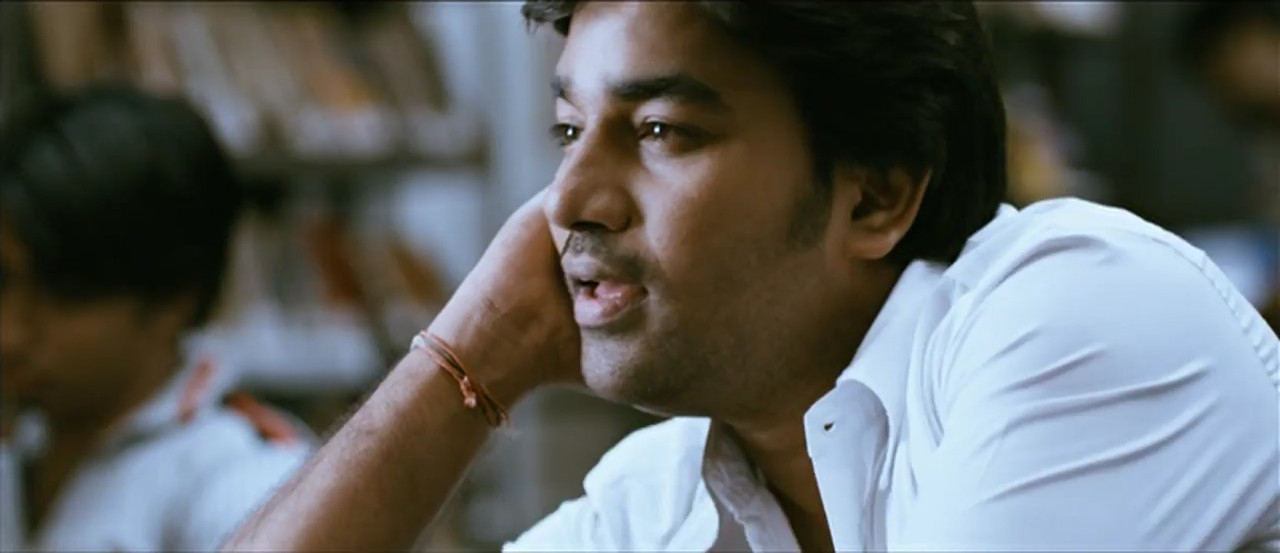 Thamizh Padam 2010 BluRay [Tamil] 480p, 720p ESub Screenshot
