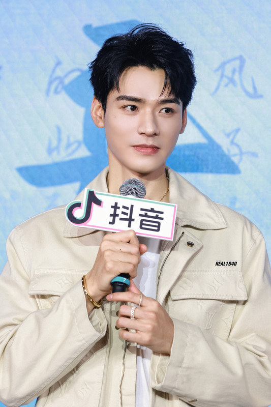 006CT39Tly1hg3l0qadlfj325237khdw