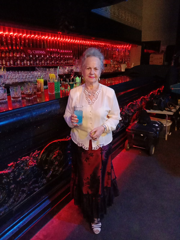 В ночном клубе 11