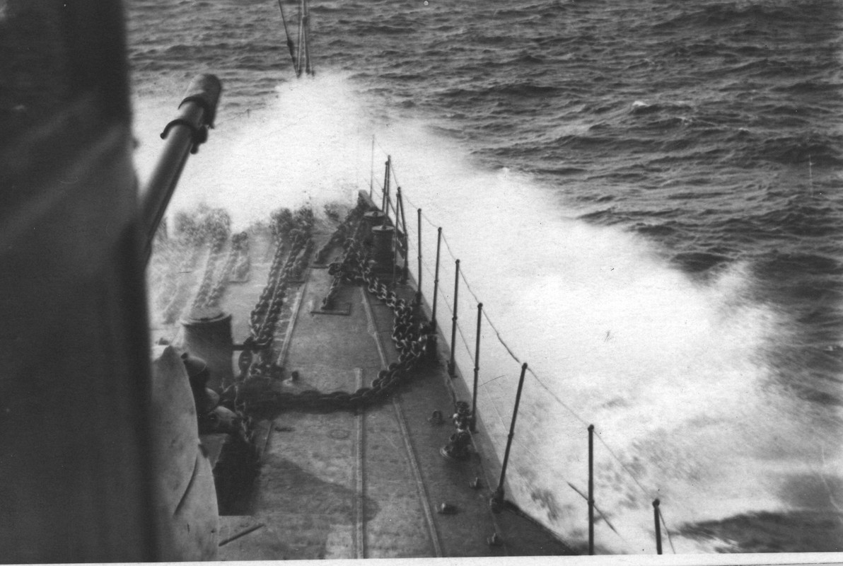 Фрунзе в море-вид с мостика