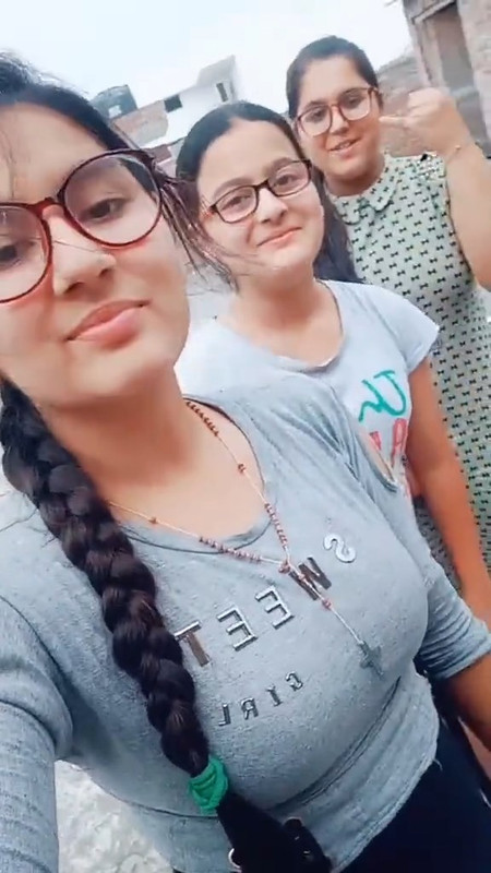 cute girl big boobs in grey tshirt.mp4_snapshot_00.05.151
