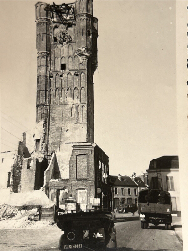 Foto Wk2 Wehrmacht Soldaten Pkw Kfz Auto Fahrzeug Lkw Truck Vor Paris (1)