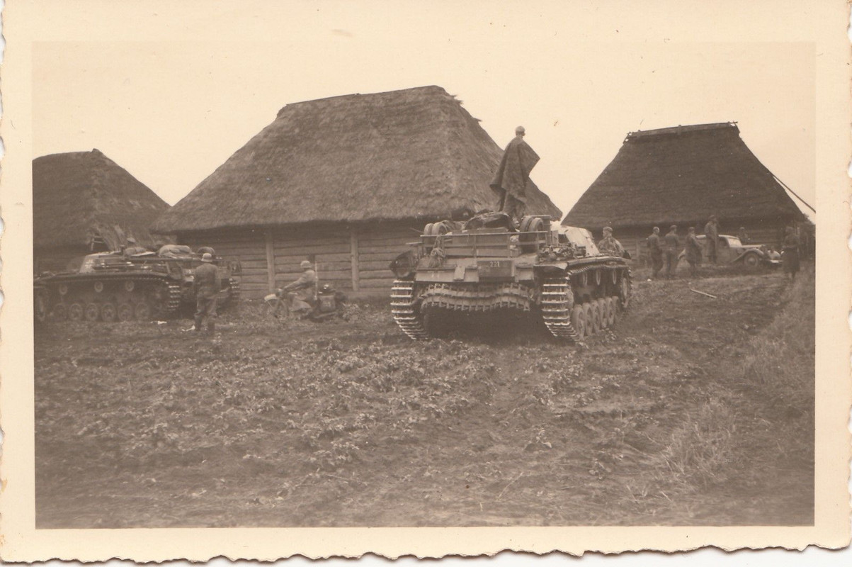 Sturmgeschütz III Abteilung in Dorf Panzer SdKfz