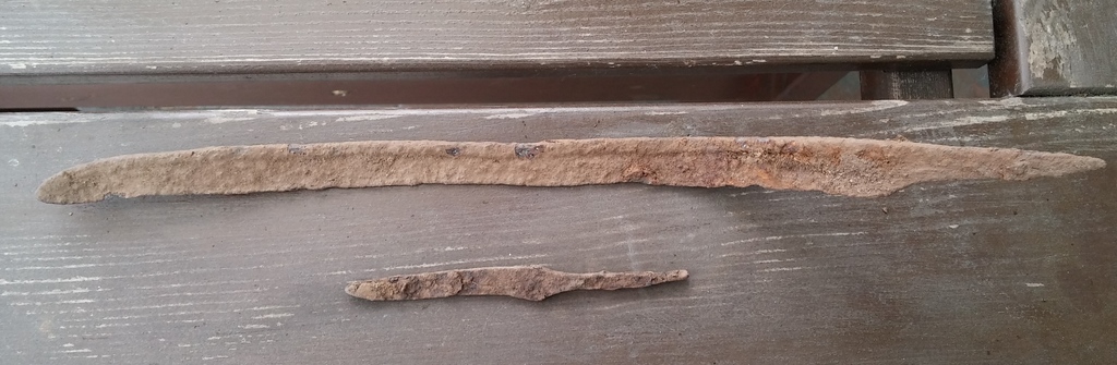 Väkipuukko ja puukko II