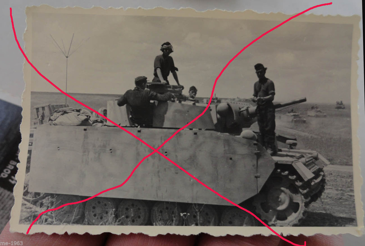 Panzer III Befehlswagen mit Seitenschürze und Fu