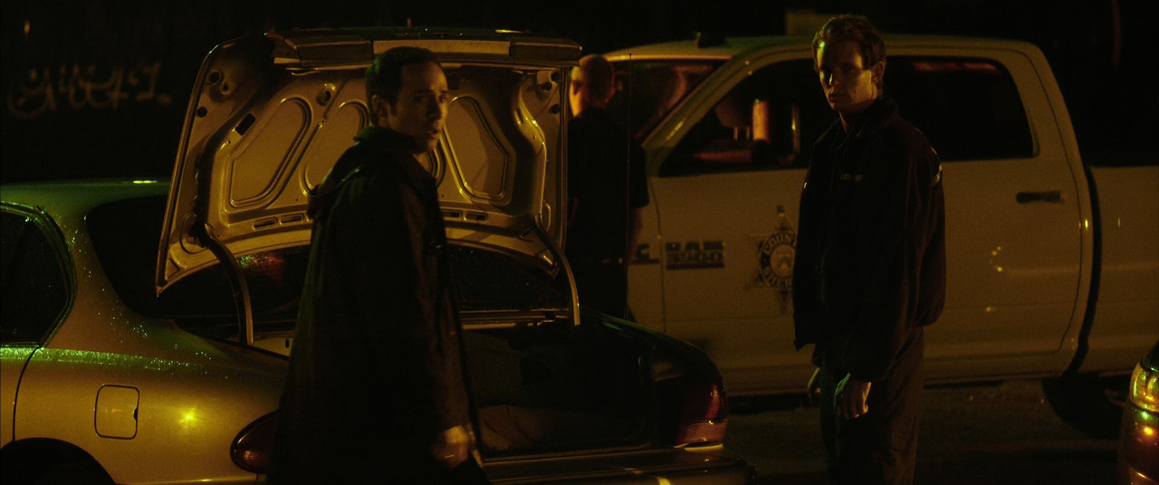 Small Town Crime (2017).mkv_snapshot_00.29.46_[2018.03.17_19.26.