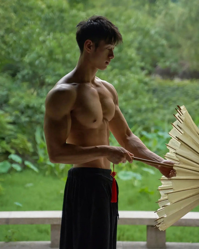 Photo by Chinese hunks 全球華男 on January 06, 2023. (1)