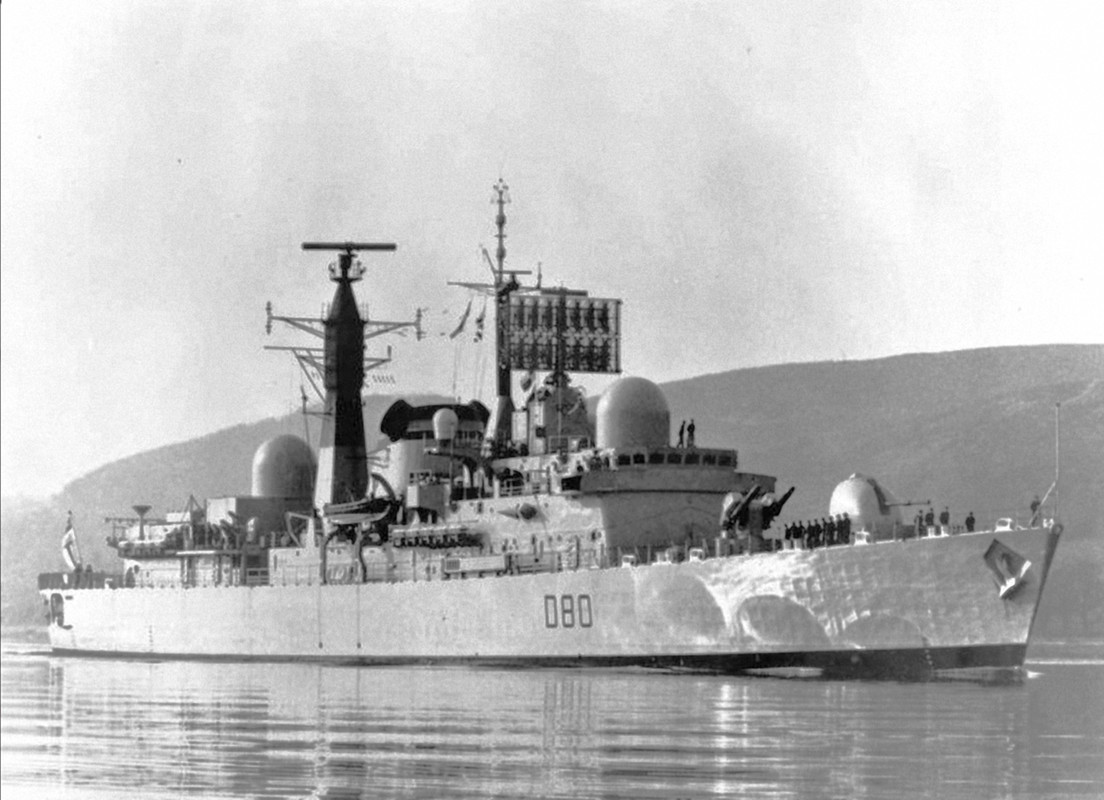 HMS Sheffield (D80)-14