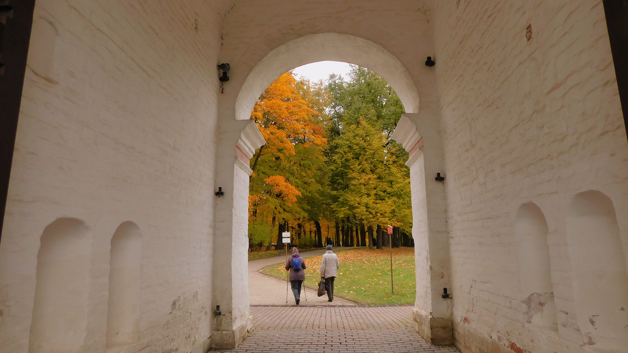 Коломенское с Евлампией ноябрь 2023 024