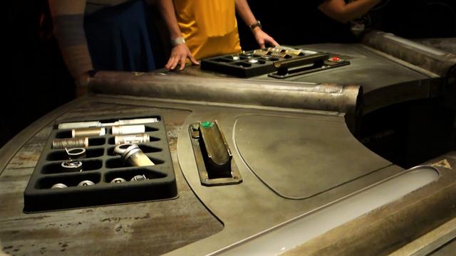 SAVI'S WORKSHOP HANDBUILT LIGHTSABERS: Montando nuestro sable láser - DISNEYLAND ~ STAR WARS: GALAXY'S EDGE, LA GUIA (66)