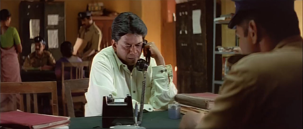 Aayitha Ezhuthu 2004 WebRip [Tamil] 480p 720p ESub Screenshot