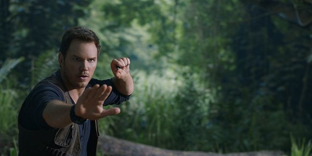 https://i.postimg.cc/sfZ7VrJd/jurassic-world-2-fallen-kingdom-photo-chris-pratt-1019066.jpg