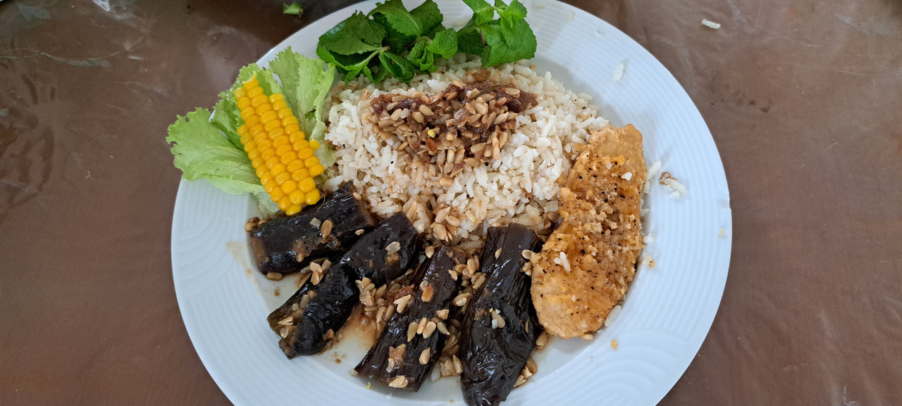 [Image: VEG-KHO-AUBERGINES-ZONNEP-GEMBER-SEREHBLAD-DADEL2.jpg]