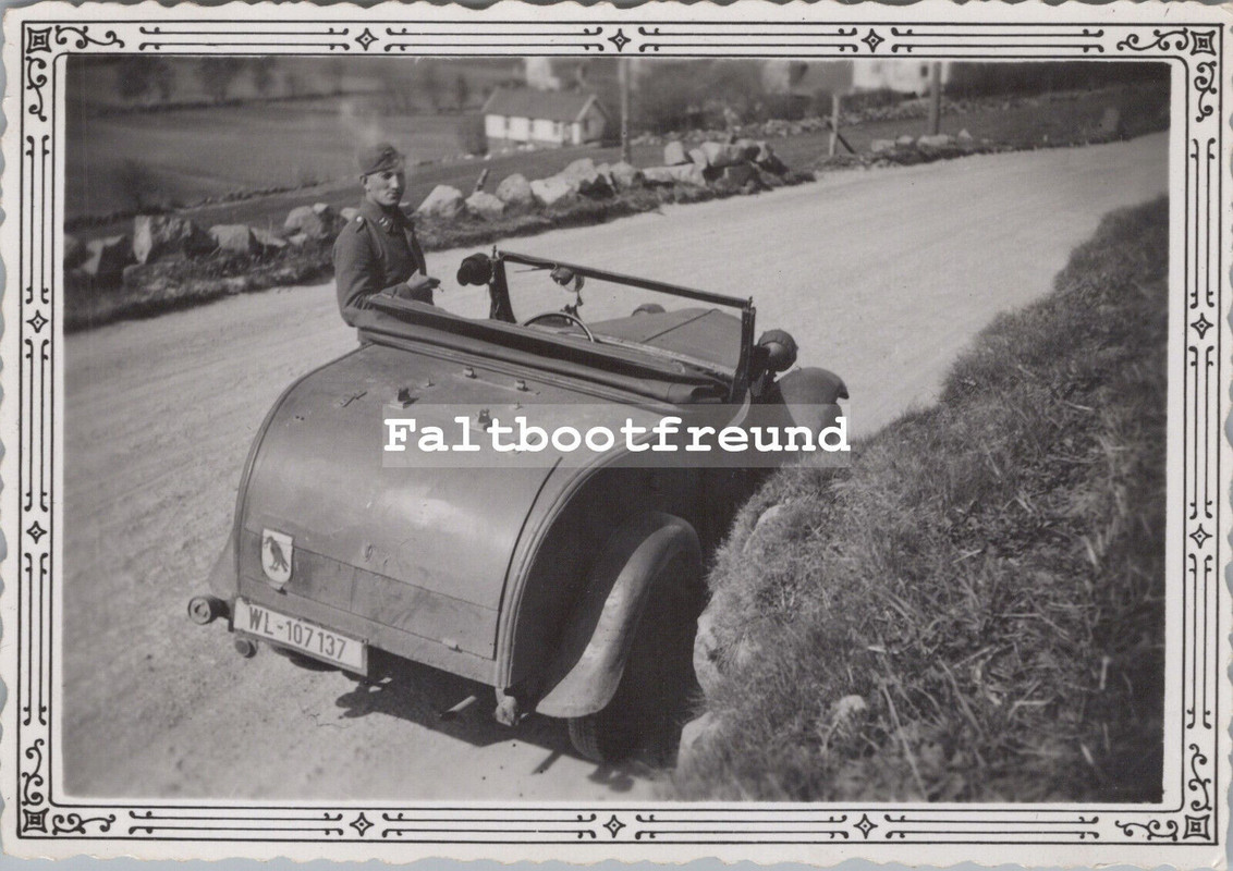 Foto, Wk2, Pkw mit Maling in der Rückansicht, 1940