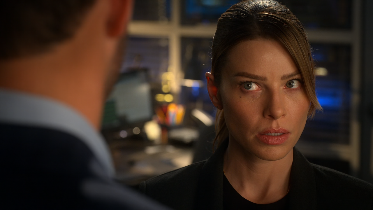Lucifer.S05E11.Resting.Devil.Face.1080p.10bit.NF.WEBRip.DDP5.1.HEVC-Vyndros.mkv_snapshot_07.03_[2021
