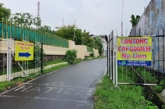 Lontong Cap Go Meh Ny Liem menempati lokasi baru di Jalan Sabang Nomor 2 RT 01 RW 05, Pucangsawit, Jebres, Kota Solo, Jawa Tengah. Lokasinya dekat hotel hingga tempat sewa motor.
