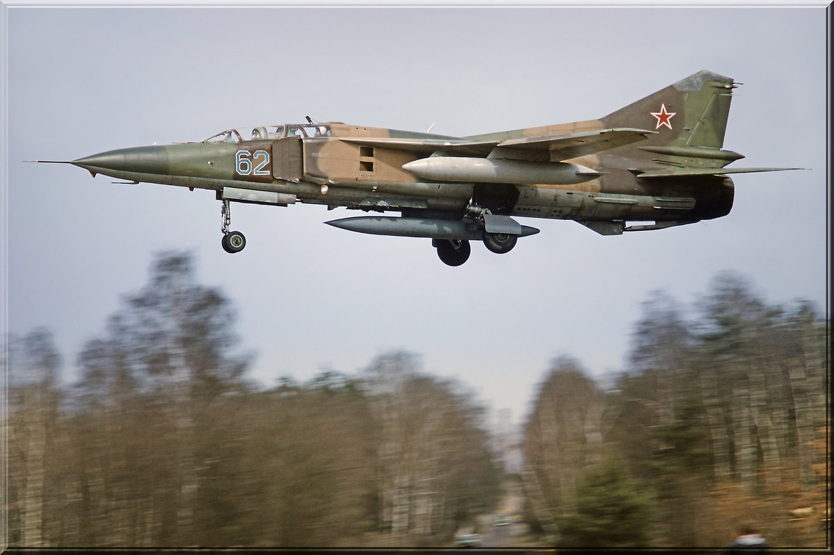 787 IAP Mig-23UB 62 Blue_7902209 (3)