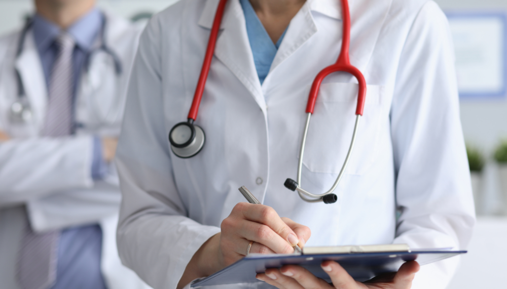 personnes qui se parlent en langues des signes