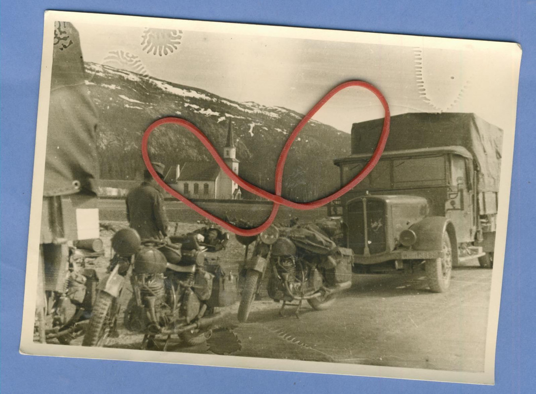 Orig Foto Geb Pioniere Geb Jäger Krad LKW in GRA