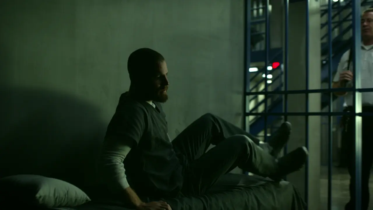 Arrow.S07E01.Detenuto.4587.1080p.BDRip.Untouched.ITA.ENG.AC3.FLAC.x264-BlackBit[screenshot 1]