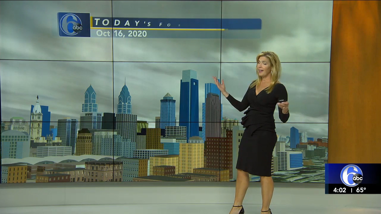 10.16 - 09.00.00 - Tamron Hall. American actress and real estate agen....ts_snapshot_00.03.30.129