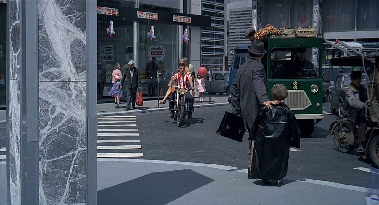 Playtime 1967 Criterion.mkv_snapshot_01.59.58_[2018.01.09_23.33.