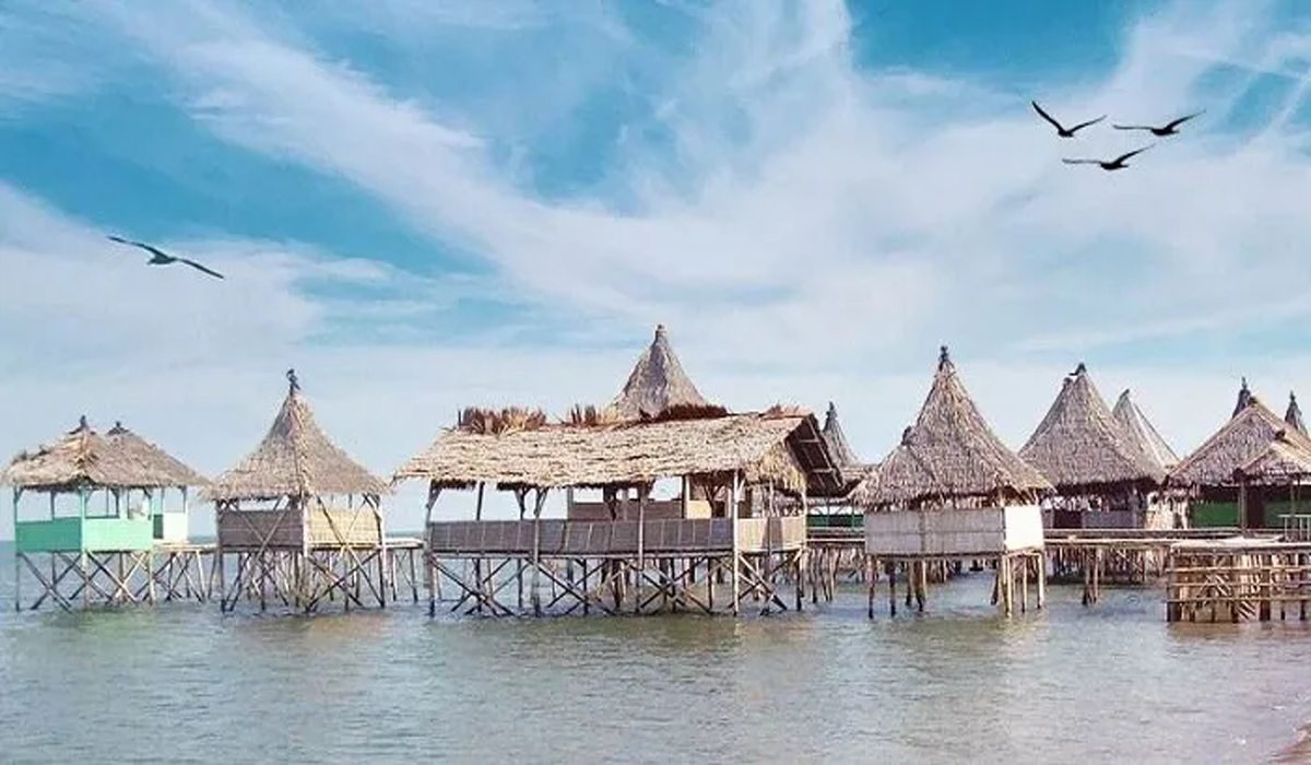 Menikmati Kuliner Laut Segar di Pantai Pungkruk Jepara yang Eksotis