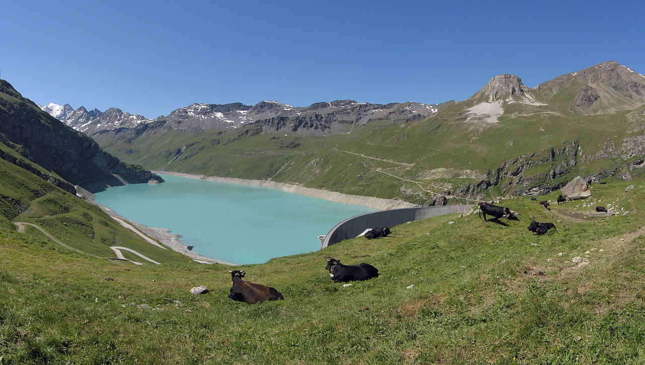 https://i.postimg.cc/sg3KJKXh/Suisse-uzer-panorama-1.jpg