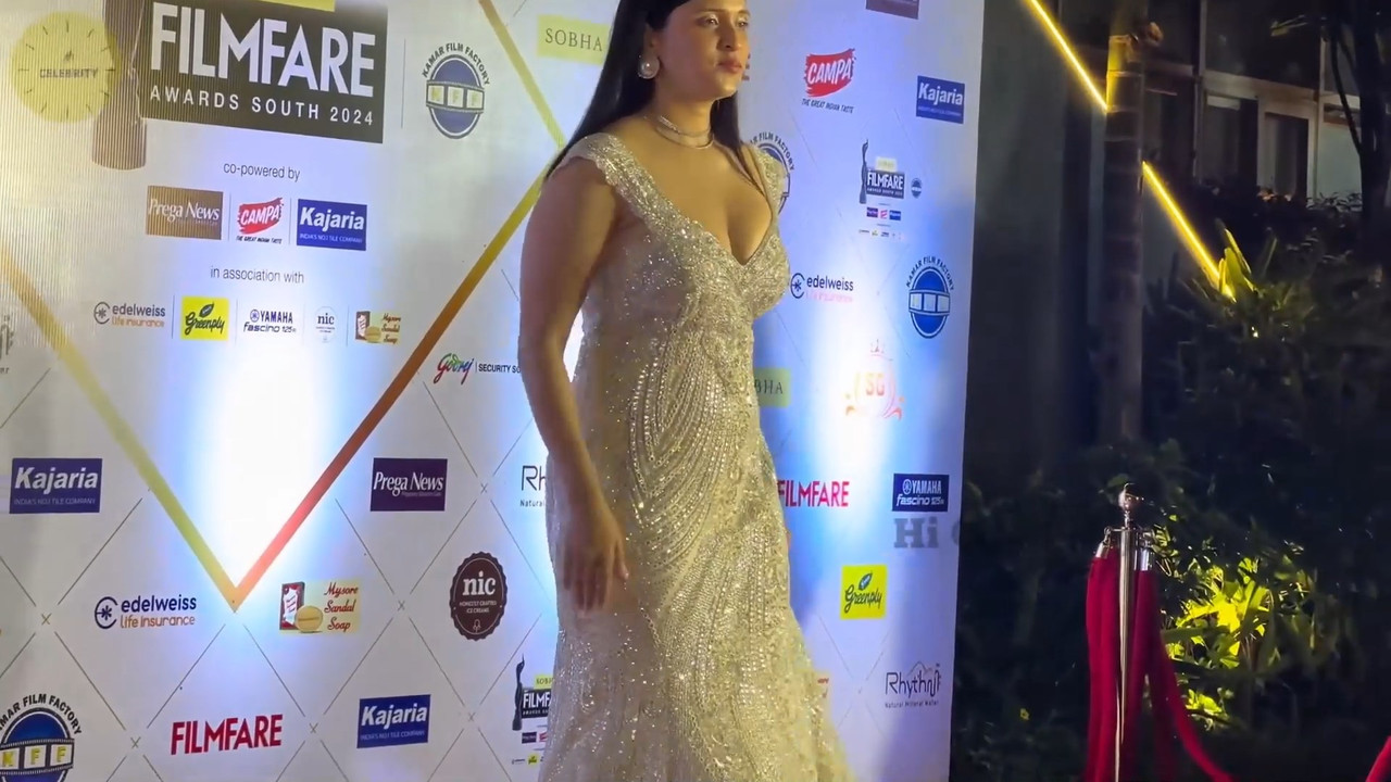 Multiple actress in hot outfit filmfare.mp4_snapshot_01.02.913
