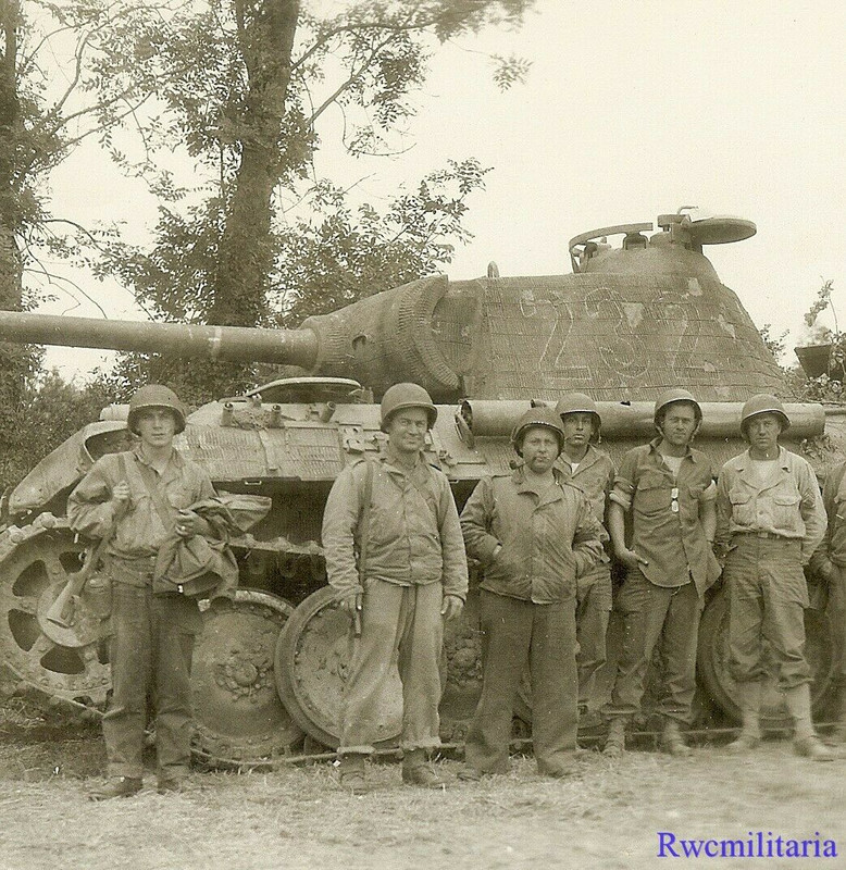 US Troops w KO'd German Pzkw.V PANTHER Tank 232; NORMANDY!!! (1)