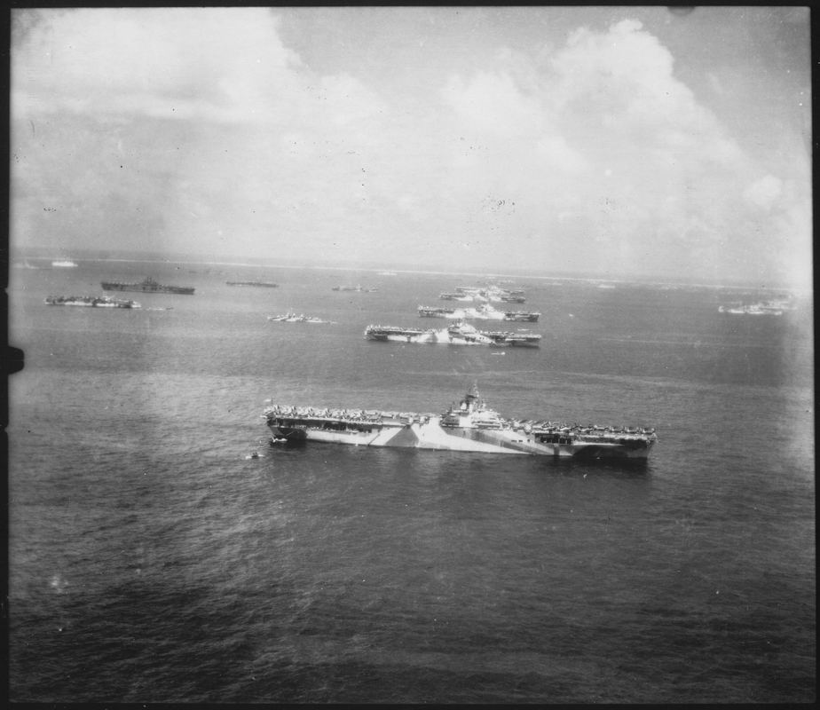 La fotografía muestra en línea desde el más cercano hacia atrás, a los portaaviones USS Wasp CV-18, USS Yorktown CV-10, USS Hornet CV-12, USS Hancock CV-19 y el USS Ticonderoga CV-14, la foto 80-G-294131 del National Archives La fotografía muestra en línea desde el más cercano hacia atrás, a los portaaviones USS Wasp CV-18, USS Yorktown CV-10, USS Hornet CV-12, USS Hancock CV-19 y el USS Ticonderoga CV-14, la foto 80-G-294131 del National Archives