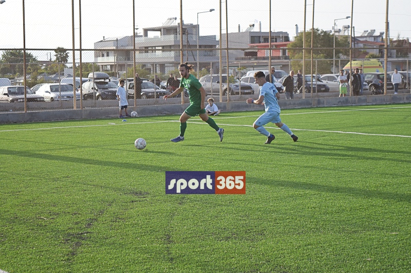 , &Tau;&omicron; &phi;&omega;&tau;&omicron;&rho;&epsilon;&pi;&omicron;&rho;&tau;ά&zeta; &tau;&omicron;&upsilon; &tau;&epsilon;&lambda;&iota;&kappa;&omicron;ύ &Epsilon;&rho;ά&nu;&eta;-&Pi;&alpha;&nu;&theta;&omicron;&upsilon;&rho;&iota;&alpha;&kappa;ό&sigmaf; (&phi;&omega;&tau;&omicron;)