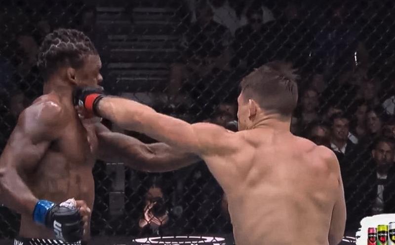 Дрю Добър нокаутира Майкъл Джонсън