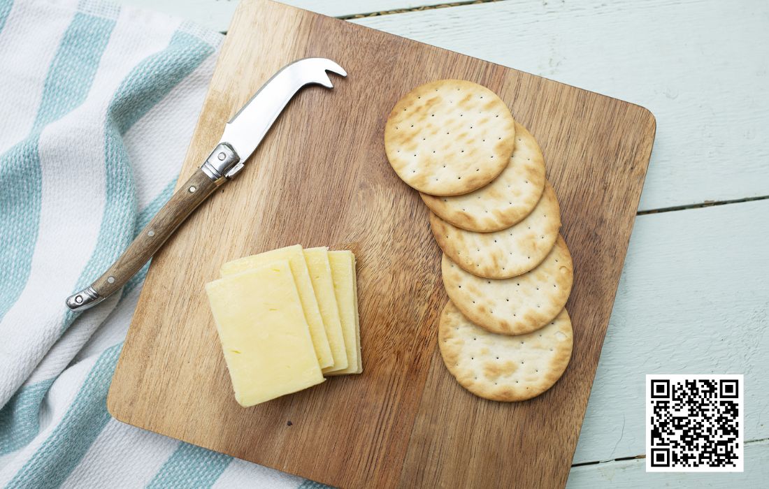 How to Store Water Crackers to Keep Them Fresh?