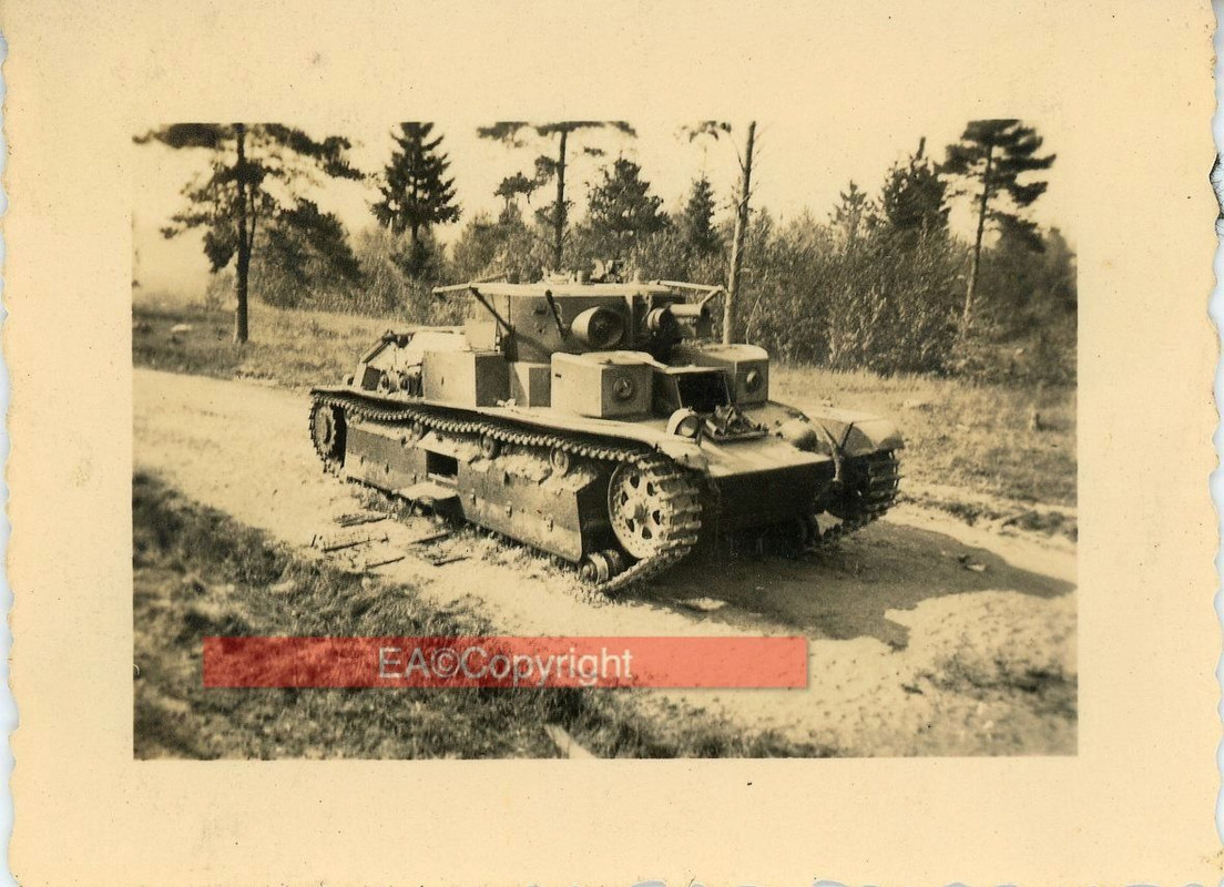 T-28 Panzer Tank Kämpfe Russland Foto1