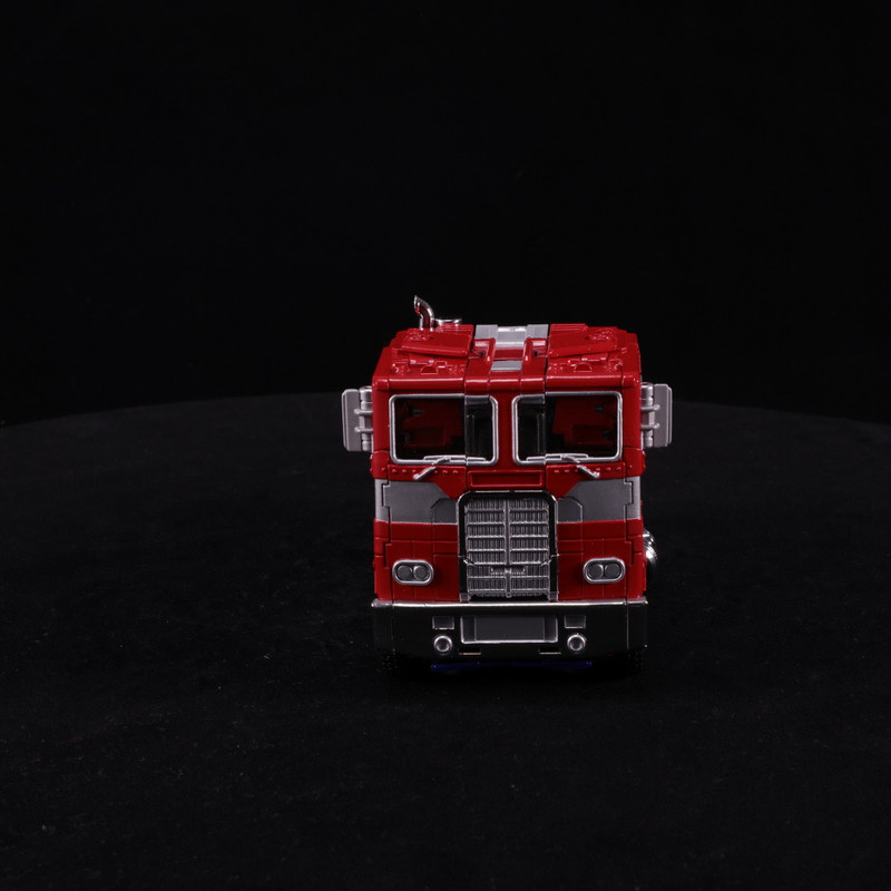 Legendary-Optimus-Prime-10