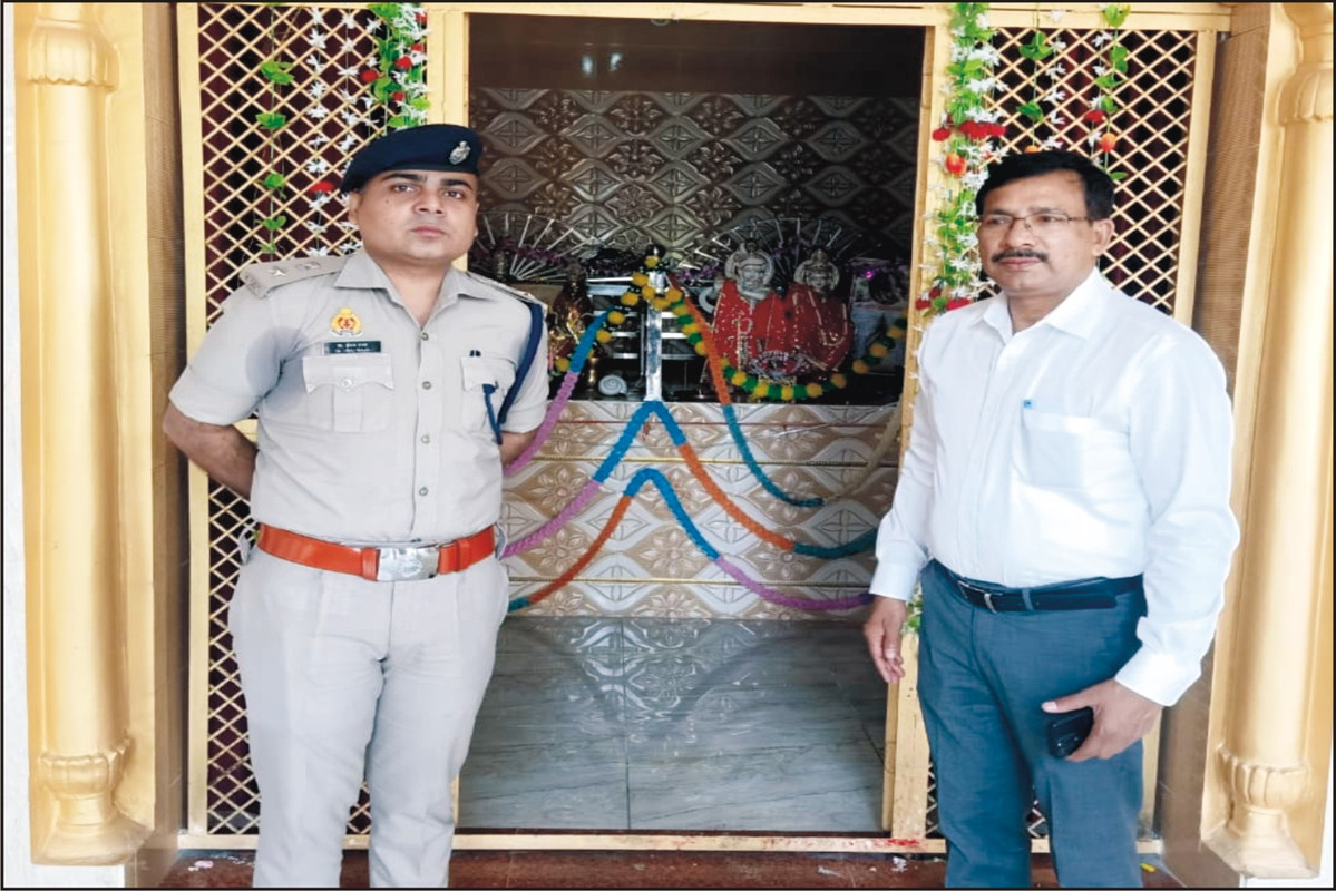 जिलाधिकारी, पुलिस अधीक्षक द्वारा महर्षि वाल्मीकि जी की जयंती कार्यक्रम रामायण पाठ का दीप प्रज्वलित, माल्यार्पण एवं पूजा अर्चना कर किया गया शुभारंभ