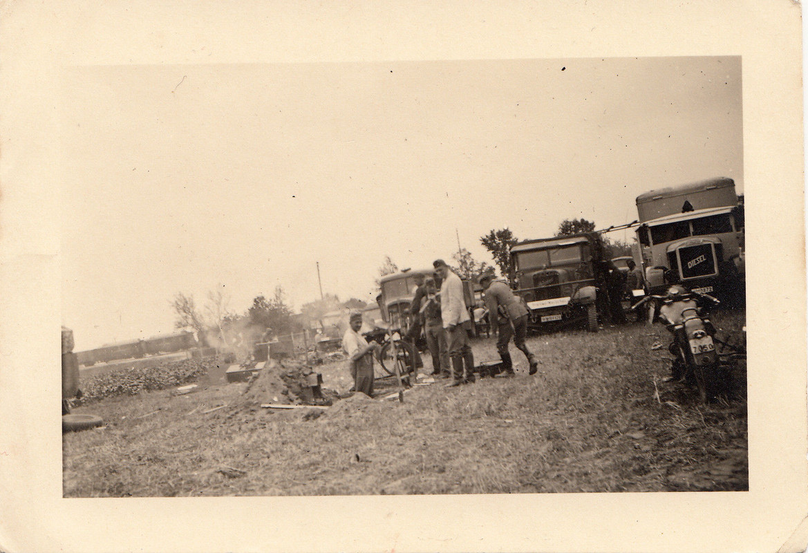 Wehrmacht Rußland leichte LKW Lastwagen verschie