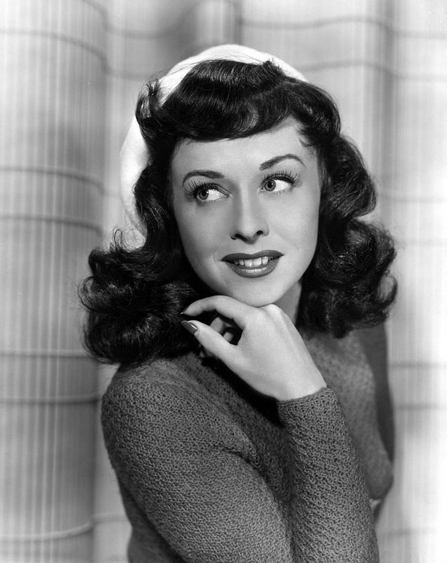 paulette_goddard_mb85
