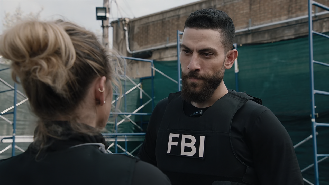 FBI.S04E20.Ghost.From.the.Past.1080p.10bit.AMZN.WEB-DL.DDP5.1.HEVC-Vyndros.mkv_snapshot_38.02_[2022.